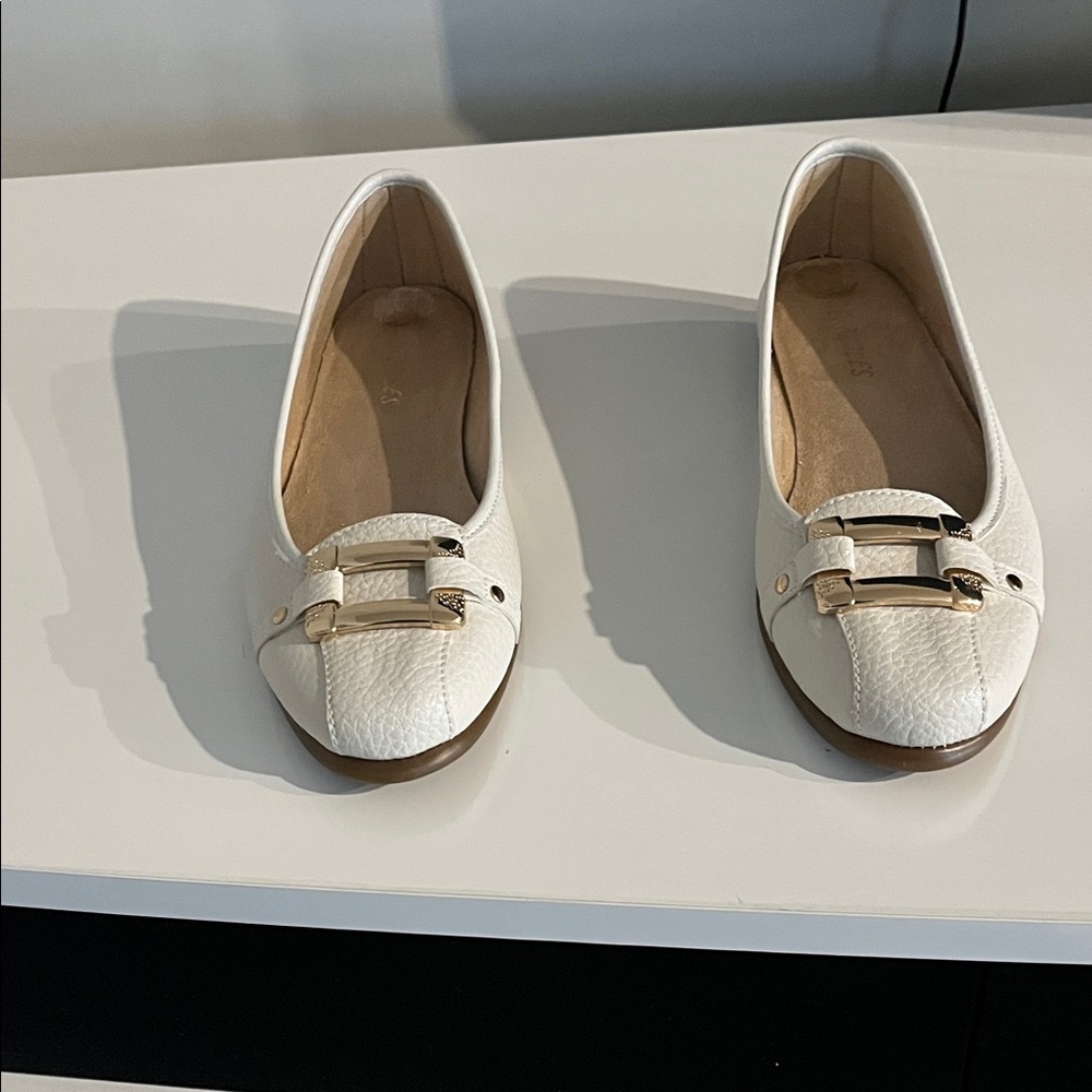 AEROSOLES Pebble Cream Ballet Flats‎ with Gold Buckle Accents SZ 8